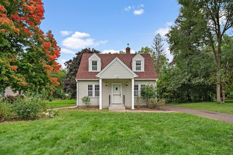 1742 Howard Street N Maplewood MN 55109