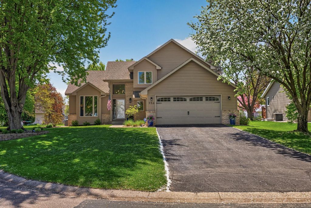 Photo of 956 Trillium Court, Eagan, MN 55123 (MLS # 7066536)