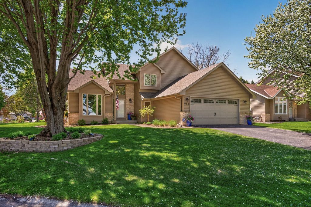 Photo of 956 Trillium Court, Eagan, MN 55123 (MLS # 7066536)