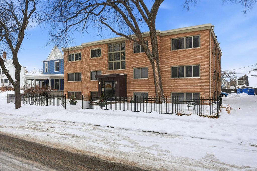 Photo of 2507 Bryant Avenue S #103, Minneapolis, MN 55405 (MLS # 6825924)