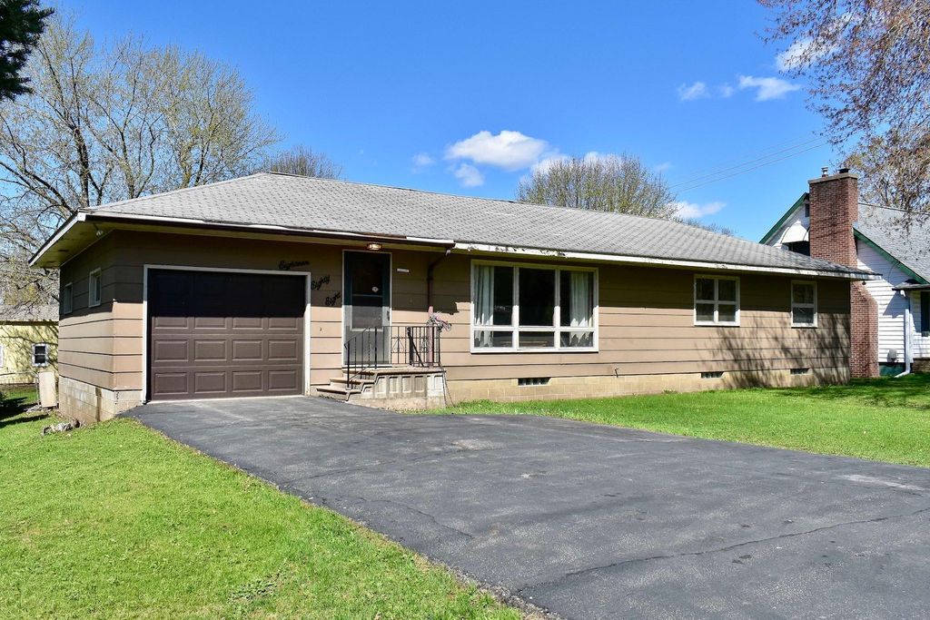 Photo of 1888 Gilmore Avenue, Winona, MN 55987 (MLS # 7068974)