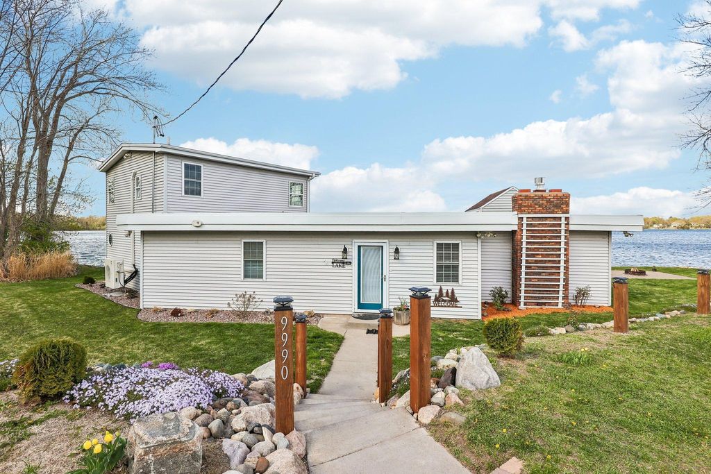 Photo of 9990 Bonnie Glen Parkway, Chisago City, MN 55013 (MLS # 7063008)