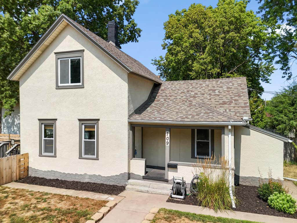 Photo of 709 24th Avenue NE, Minneapolis, MN 55418 (MLS # 7127748)