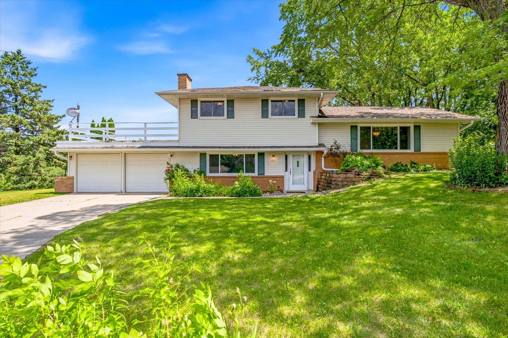 Photo of 11111 Carver Court, Burnsville, MN 55337 (MLS # 7100087)