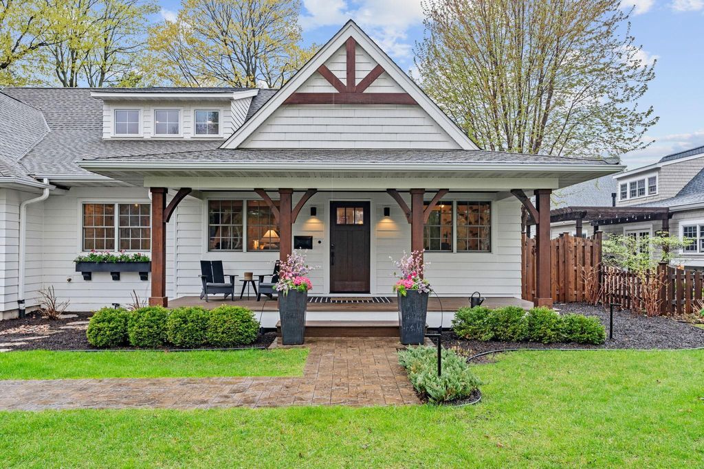 Photo of 225 Broadway Avenue N, Wayzata, MN 55391 (MLS # 7060138)