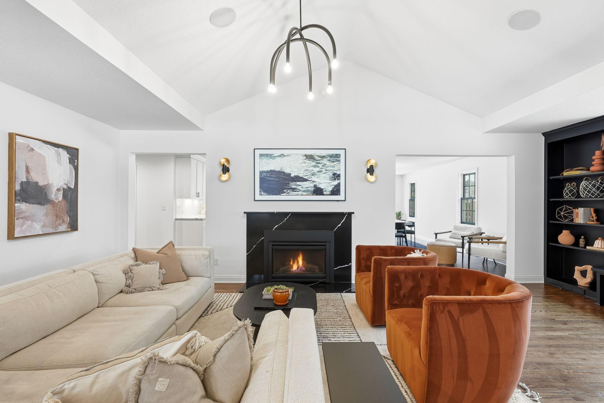 225 Broadway Avenue N