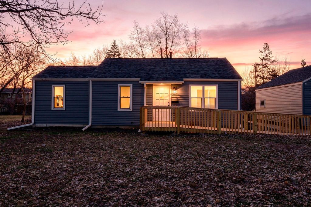 Photo of 10325 Grand Avenue S, Bloomington, MN 55420 (MLS # 7022930)