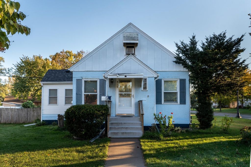 Photo of 438 Arlington Avenue W, Saint Paul, MN 55117 (MLS # 6810105)