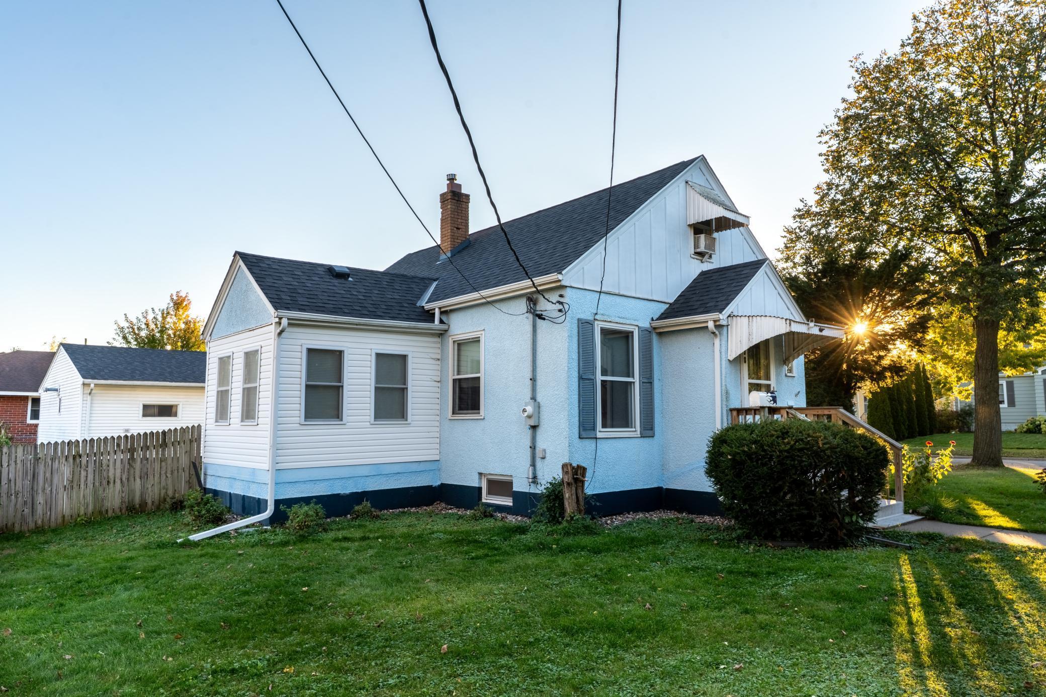 438 Arlington Avenue W