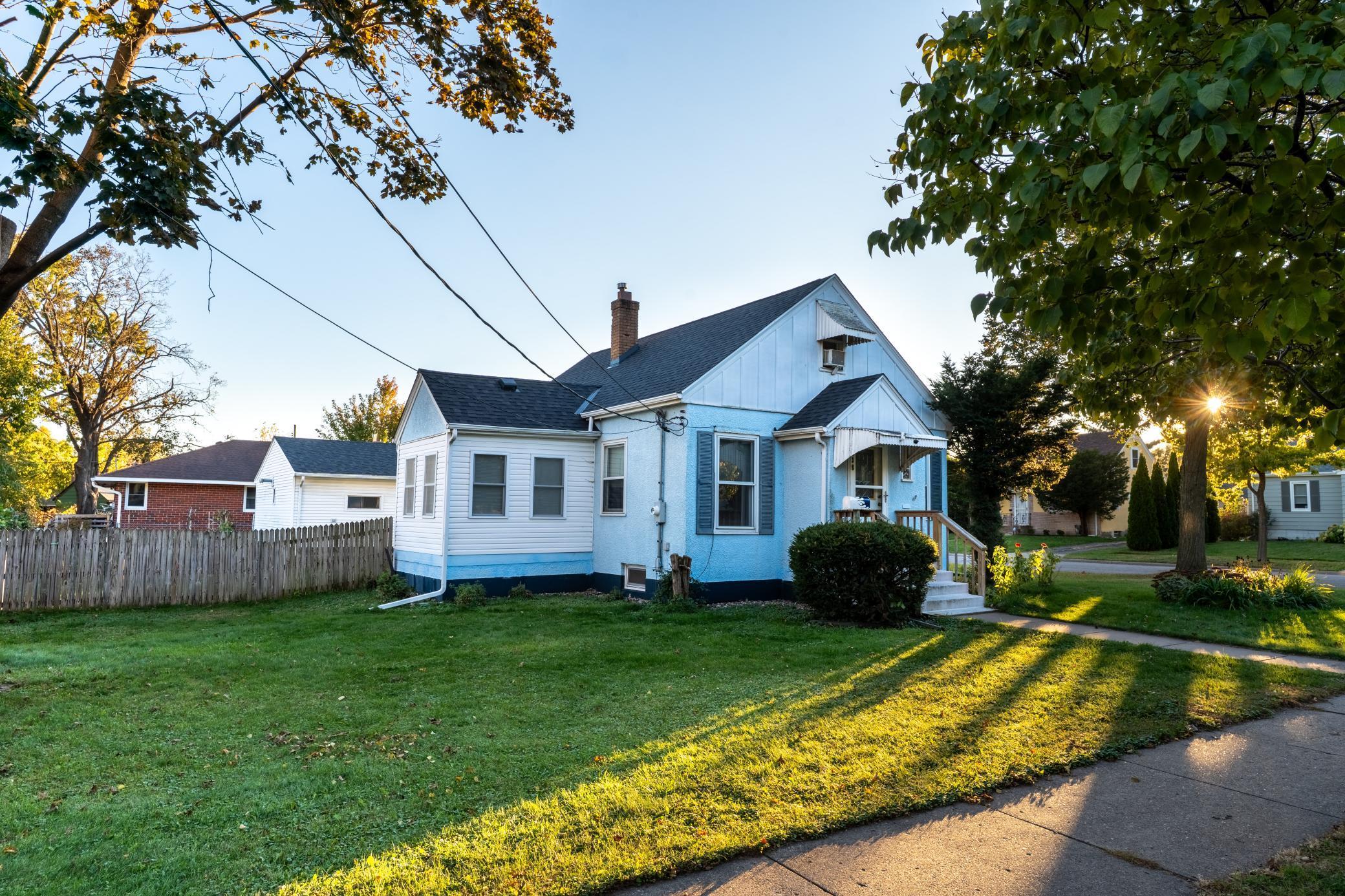 438 Arlington Avenue W