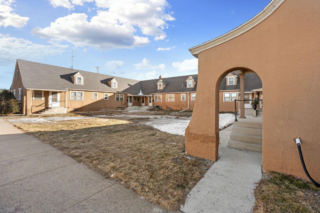Photo of 301 W Oakland Avenue #4, Austin, MN 55912 (MLS # 7009430)