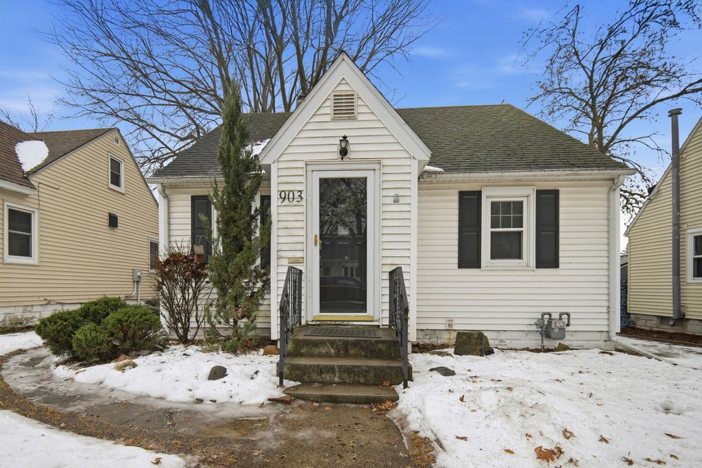 Photo of 903 11th Avenue SW, Austin, MN 55912 (MLS # 7002786)