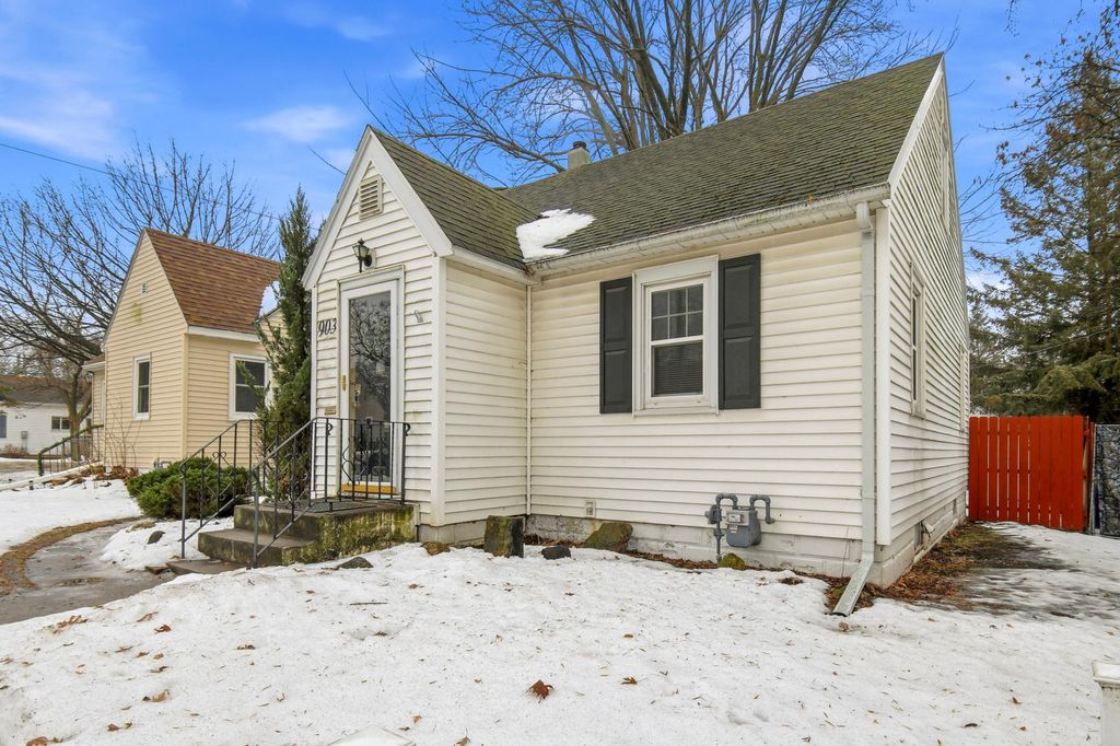 Photo of 903 11th Avenue SW, Austin, MN 55912 (MLS # 7002786)