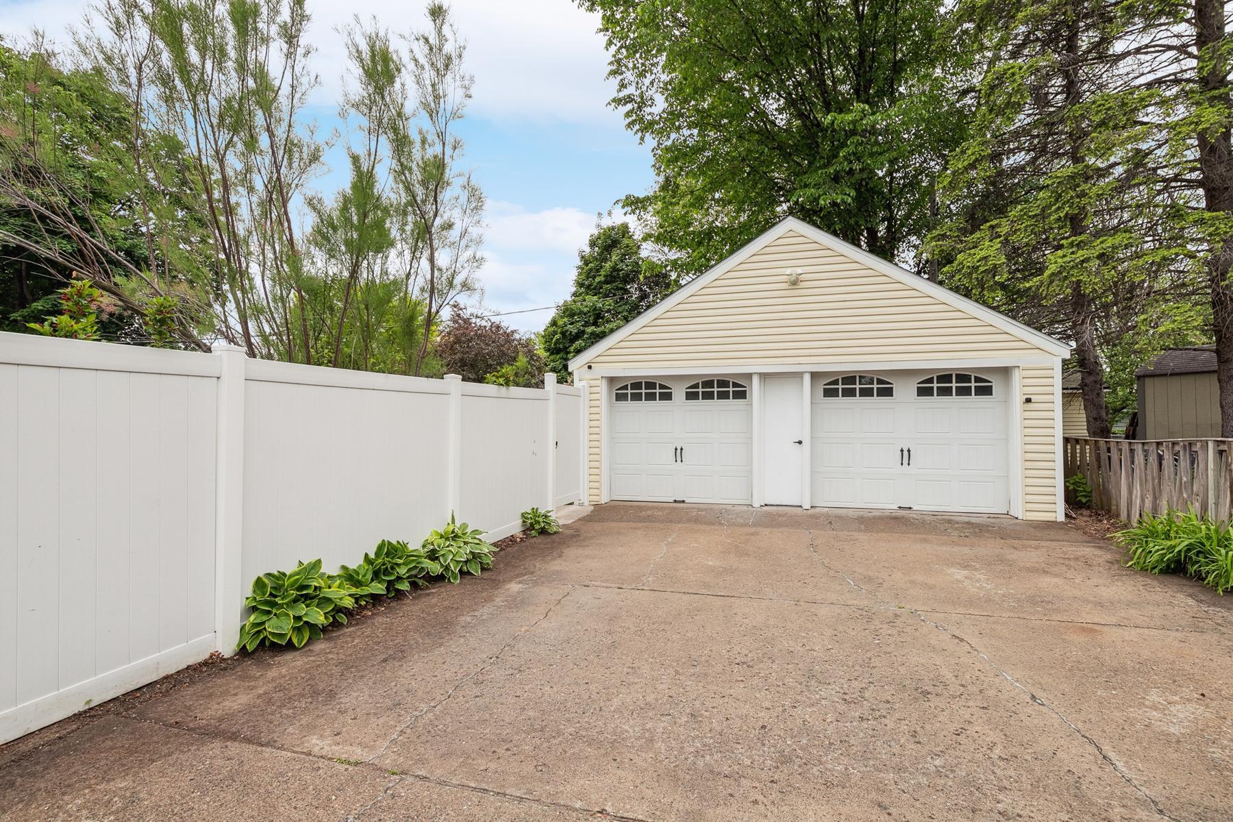 700 7th Street W