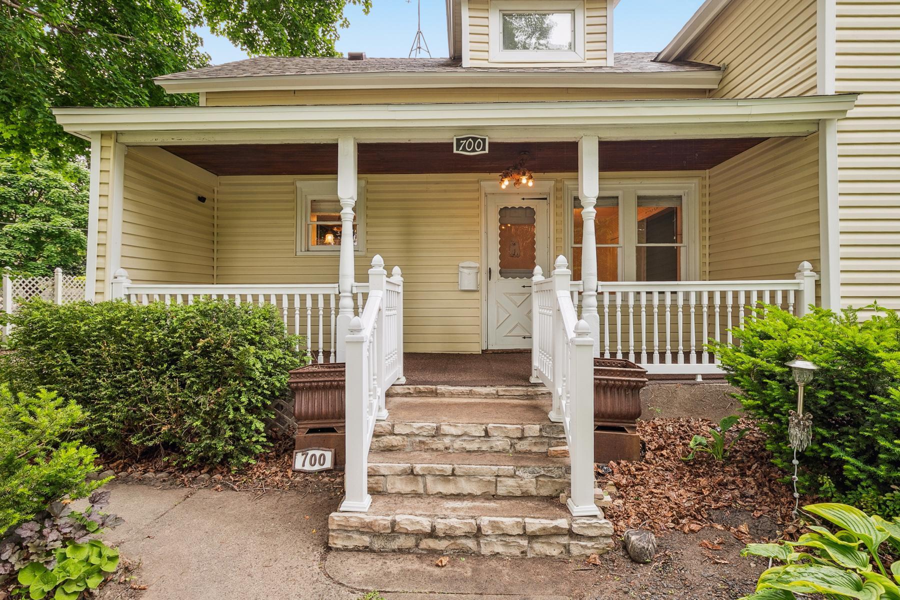 700 7th Street W