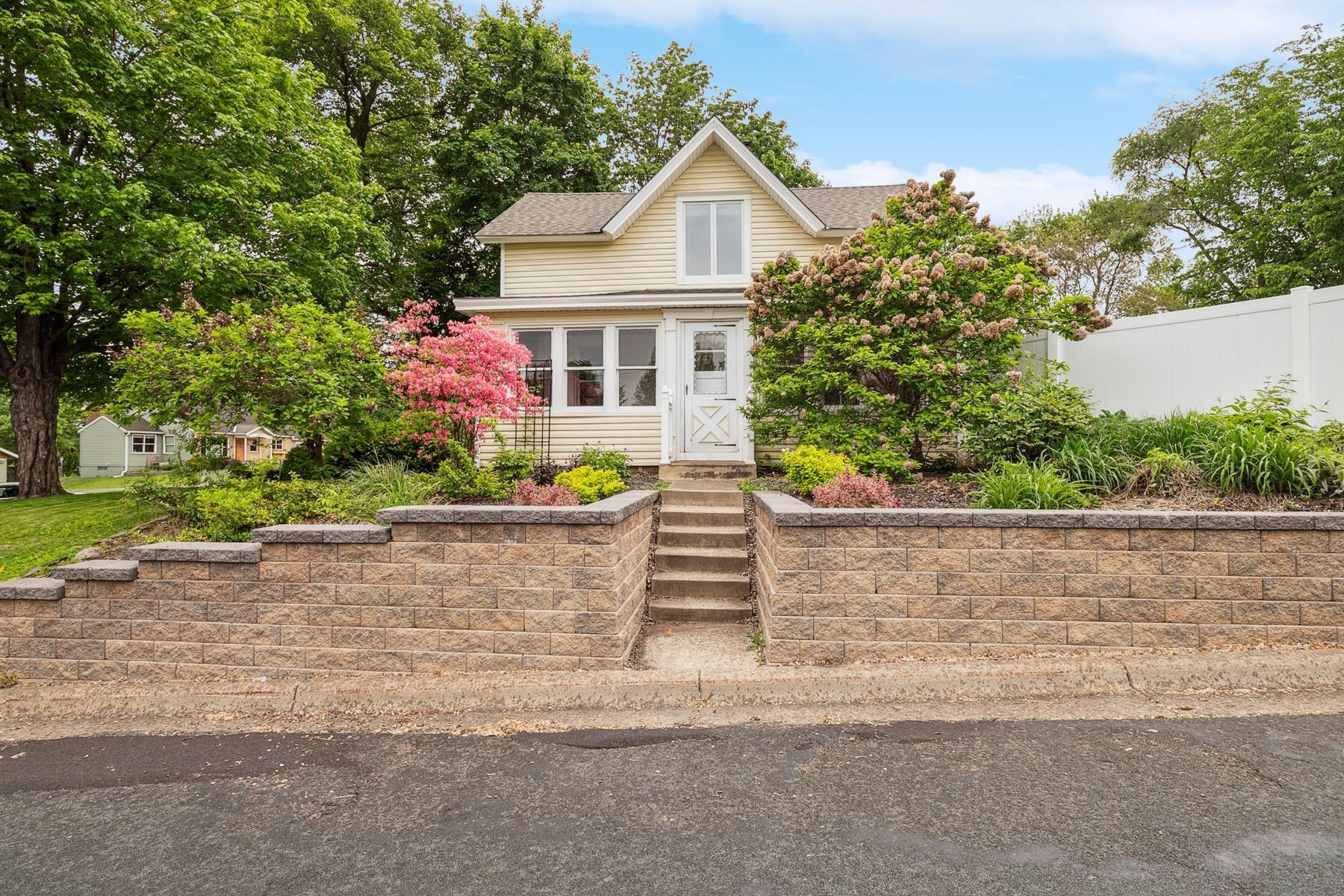 700 7th Street W