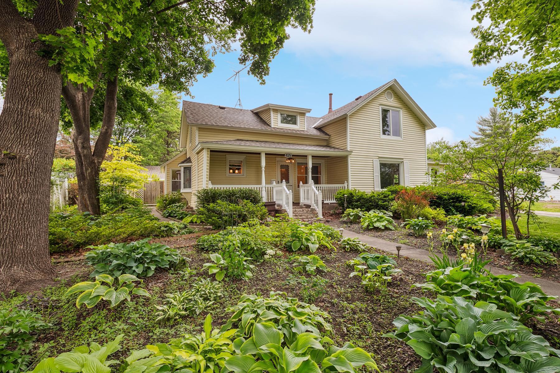 700 7th Street W