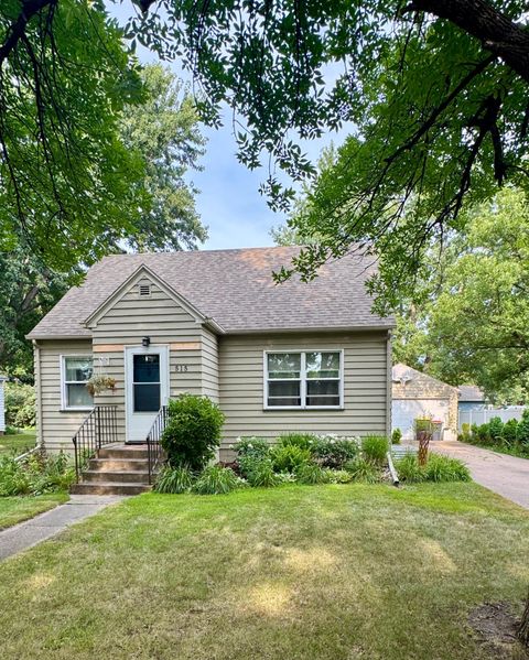 Photo of 515 N Halvorson Street, Redwood Falls, MN 56283 (MLS # 7113604)