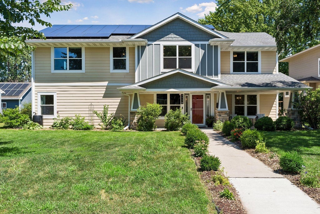 Photo of 1118 Bowdoin Street, Saint Paul, MN 55116 (MLS # 7086945)