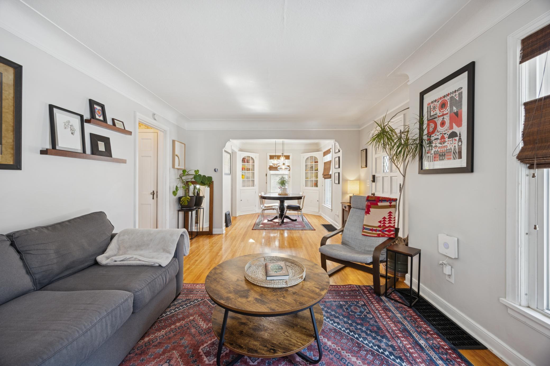 3326 Chowen Avenue N