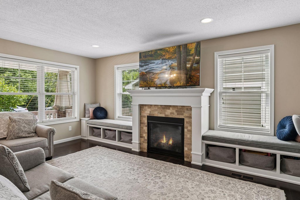 Photo of 611 Whitall Street, Saint Paul, MN 55130 (MLS # 7114539)