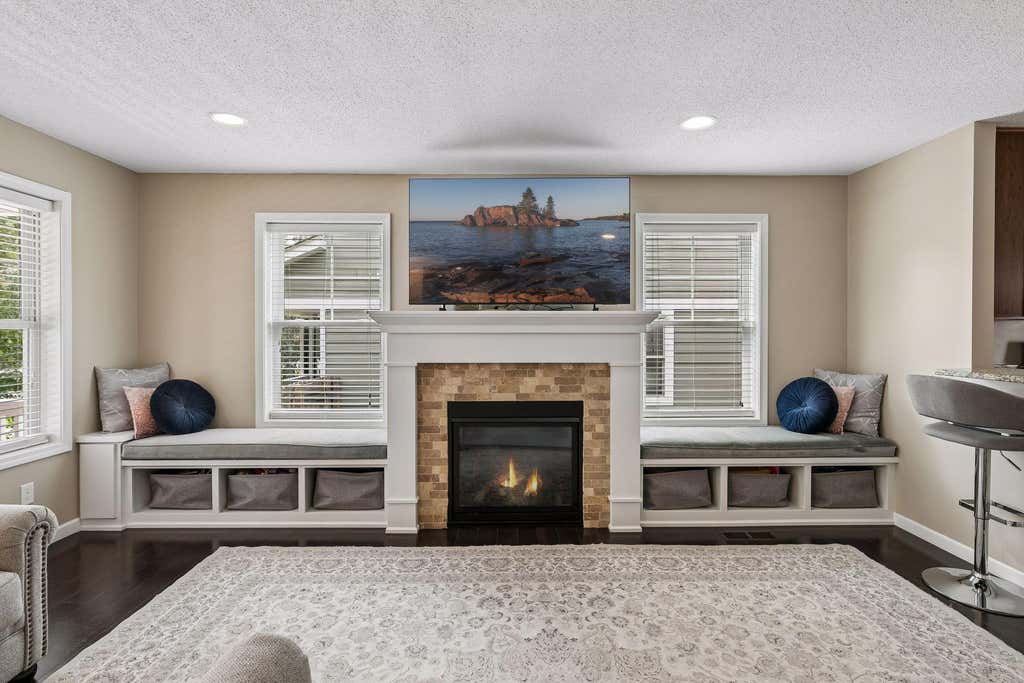 Photo of 611 Whitall Street, Saint Paul, MN 55130 (MLS # 7114539)