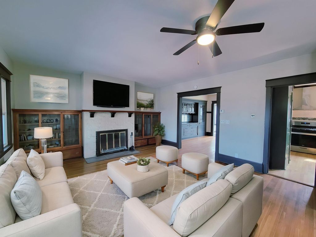 Photo of 1006 Laurel Avenue, Saint Paul, MN 55104 (MLS # 7040734)