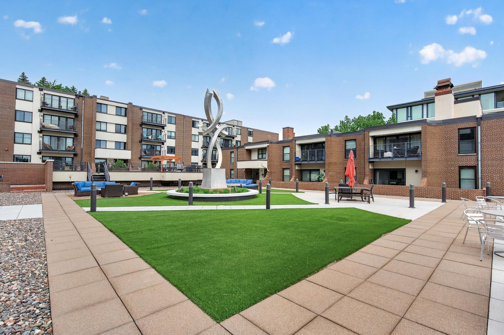 50 Groveland Terrace C208