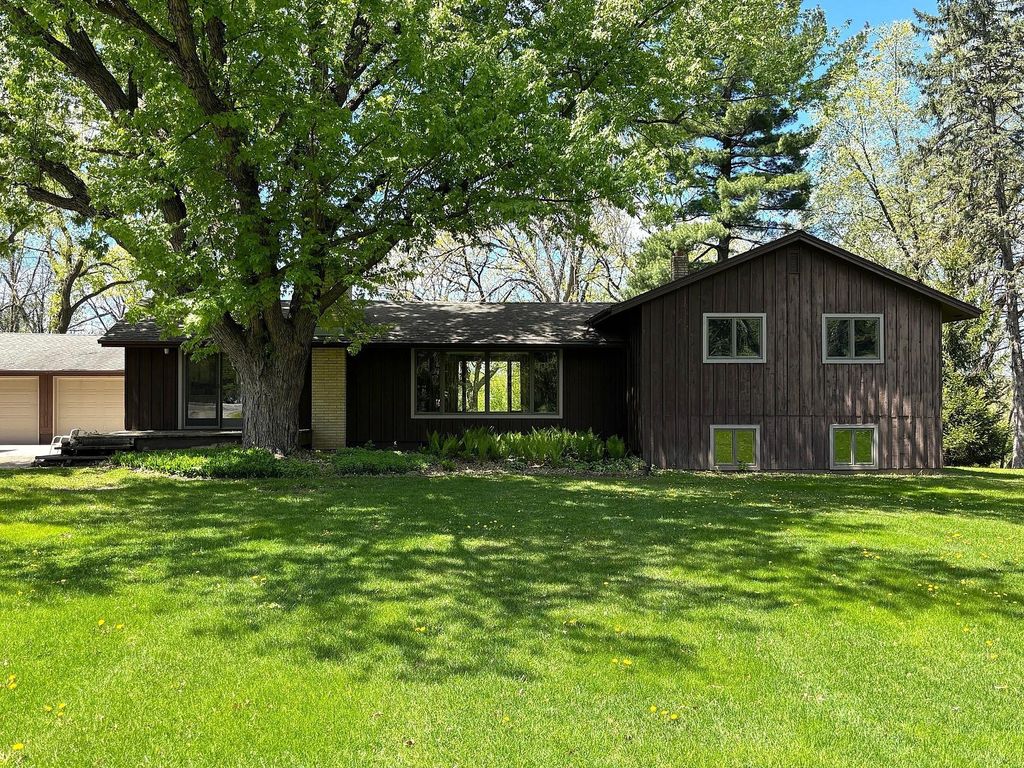 Photo of 1447 Sterling Street S, Maplewood, MN 55119 (MLS # 7040280)