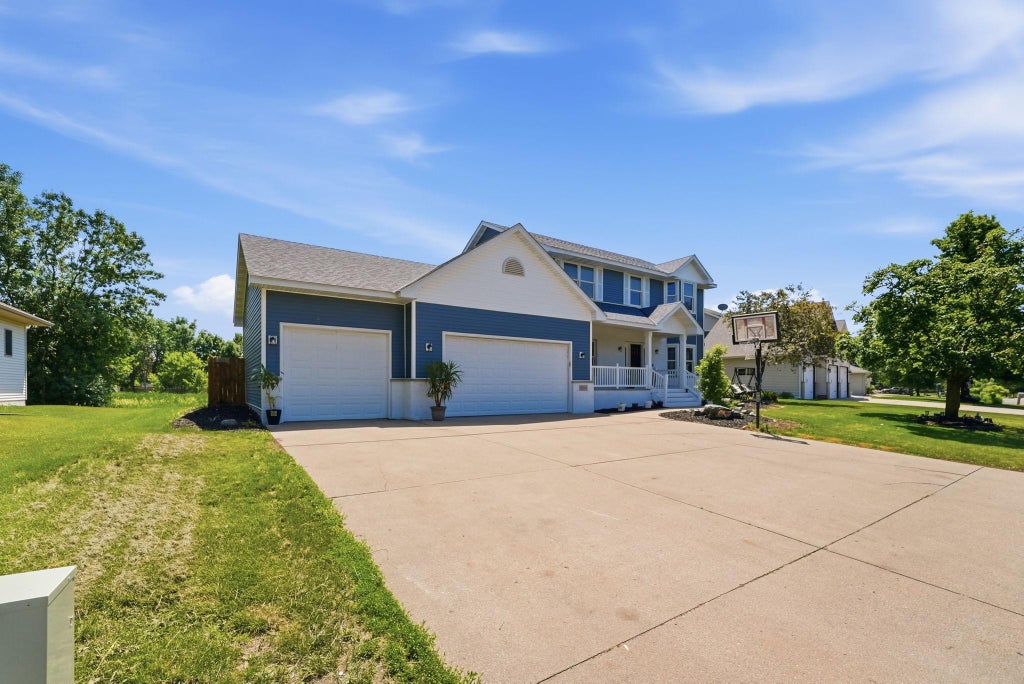 Photo of 1004 Canterbury Avenue NE, Buffalo, MN 55313 (MLS # 7090716)
