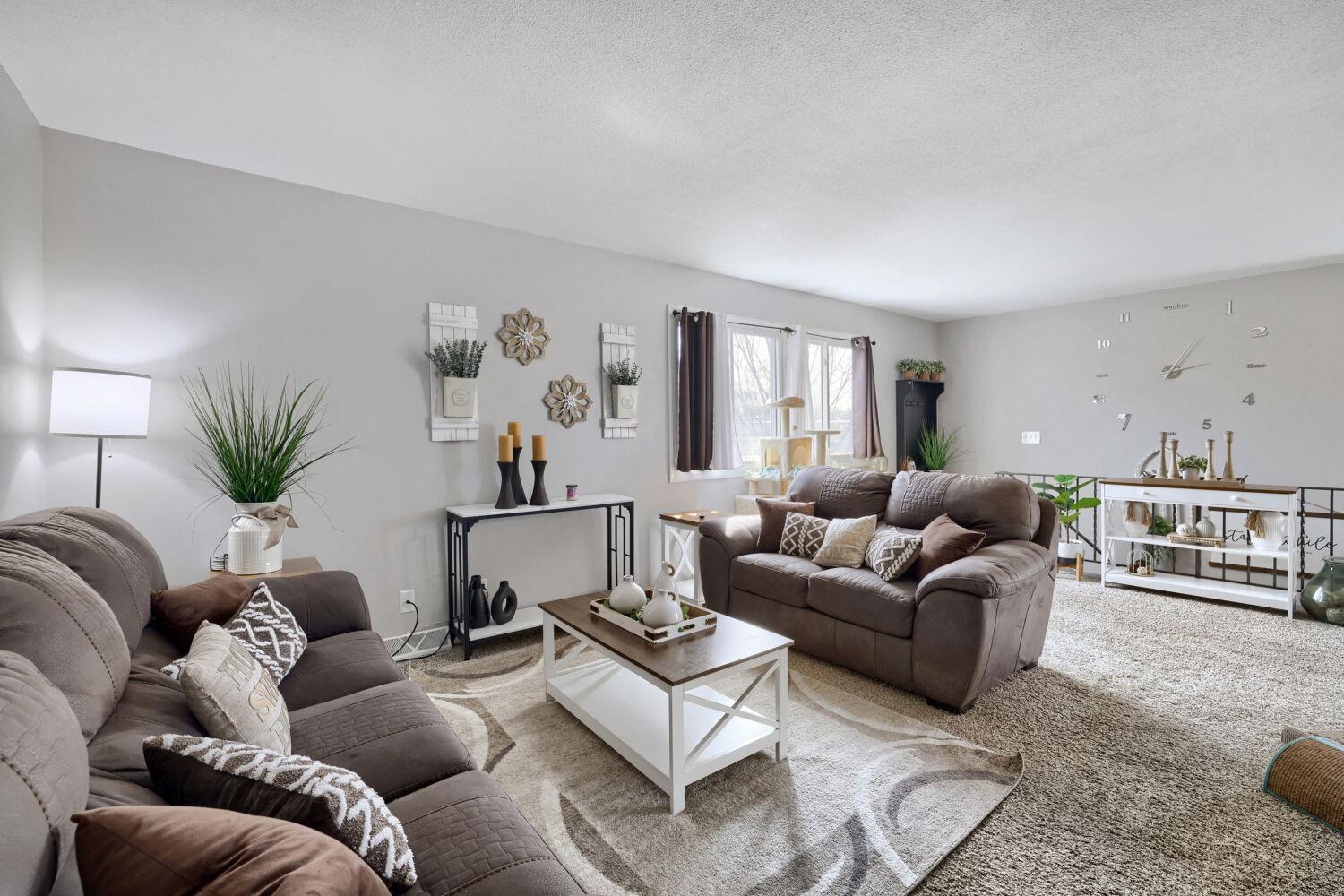 4952 Grenwich Trail N