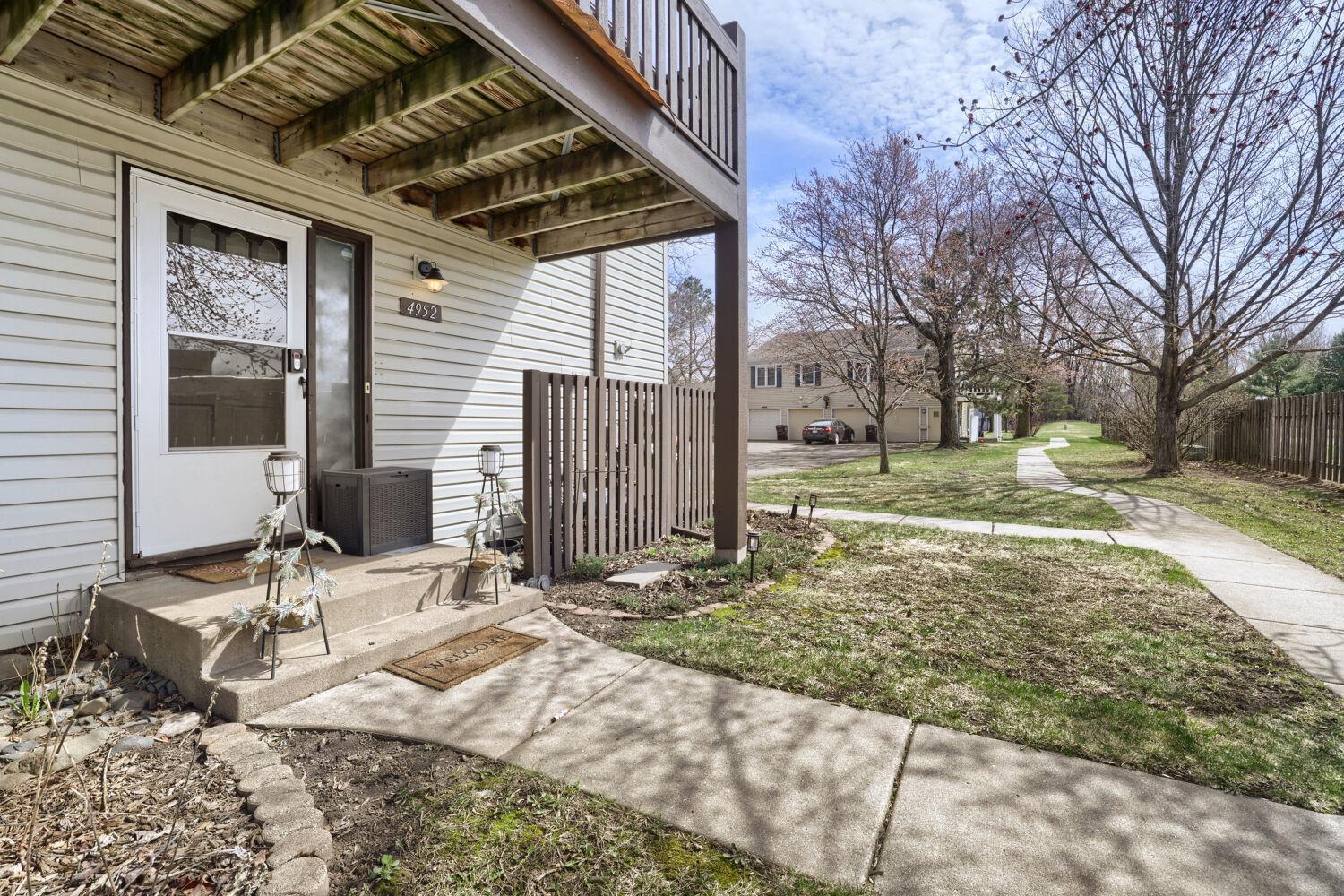 4952 Grenwich Trail N