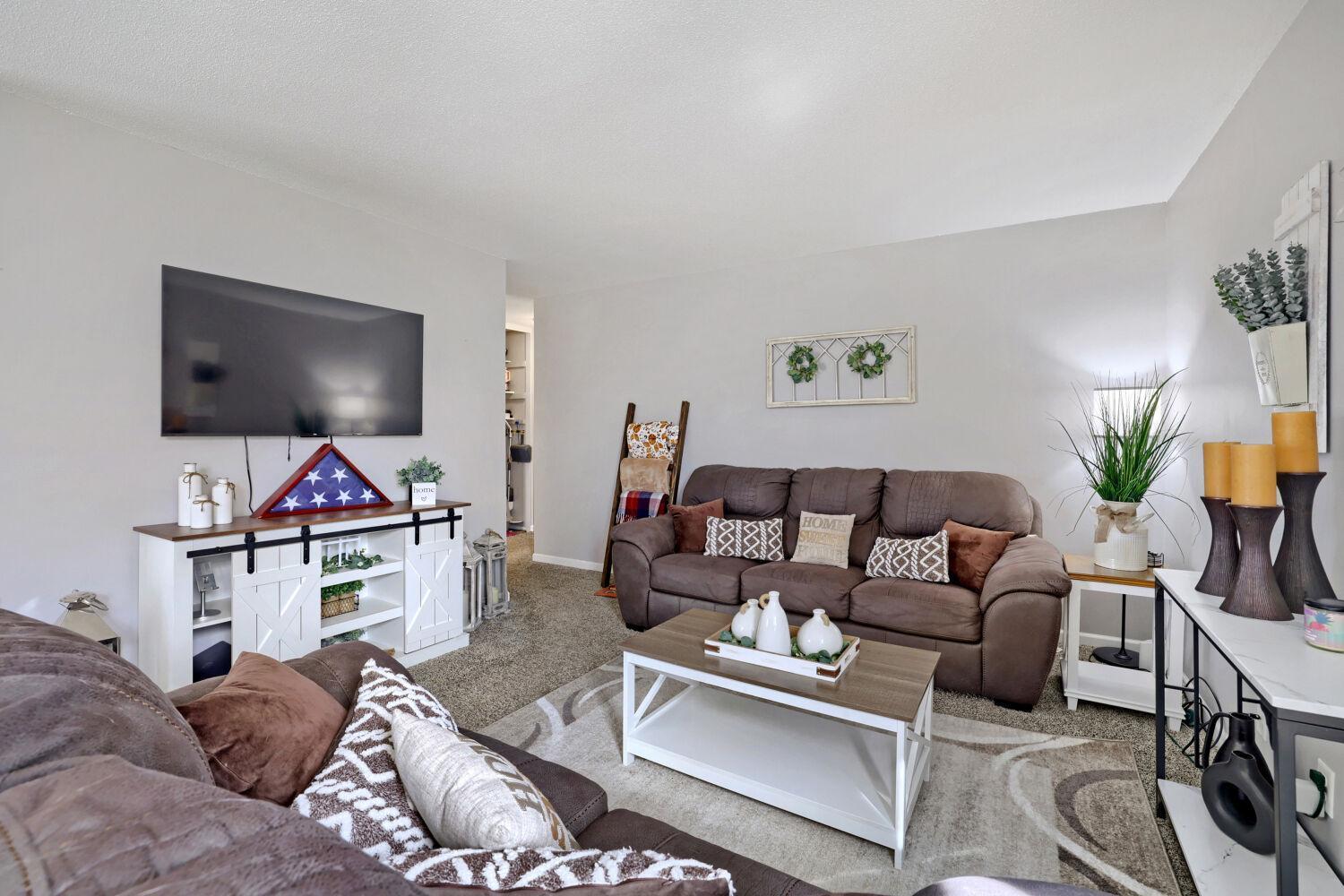 4952 Grenwich Trail N