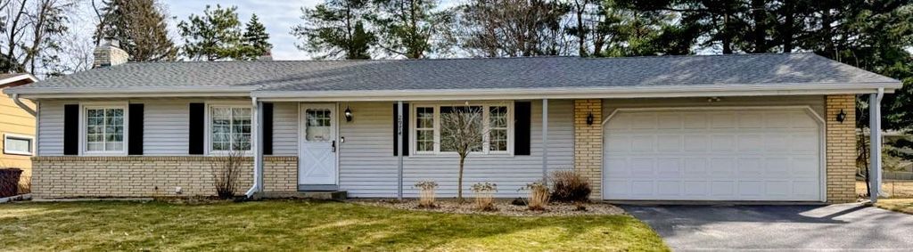 Photo of 2974 Howard Street N, Maplewood, MN 55109 (MLS # 7044739)