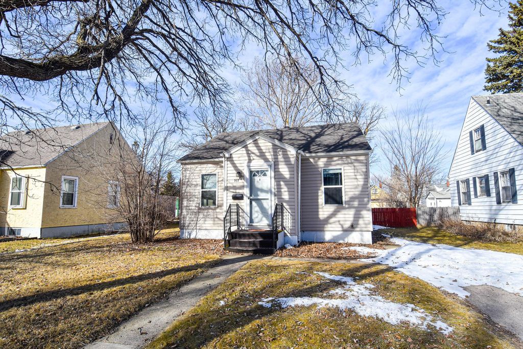 Photo of 917 Main Avenue N, Thief River Falls, MN 56701 (MLS # 7044822)
