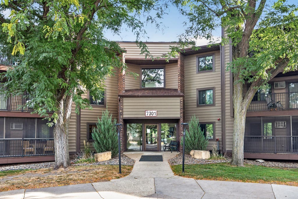 Photo of 7301 W 101st Street #309, Bloomington, MN 55438 (MLS # 7147352)