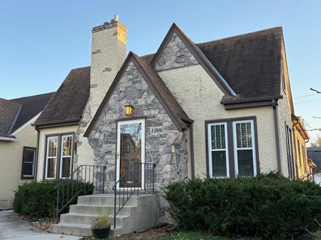 Photo of 1306 Eleanor Avenue, Saint Paul, MN 55116 (MLS # 6819705)