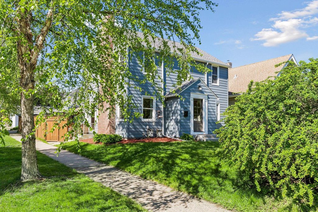 Photo of 1279 Niles Avenue, Saint Paul, MN 55116 (MLS # 7041257)