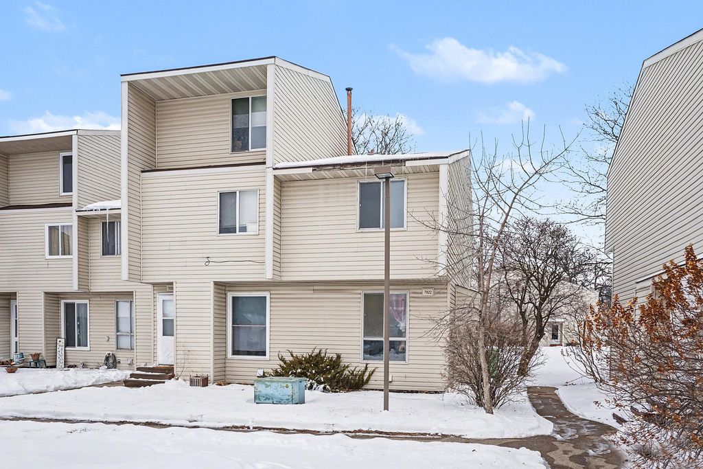 Photo of 7922 Yates Avenue N, Brooklyn Park, MN 55443 (MLS # 7002978)