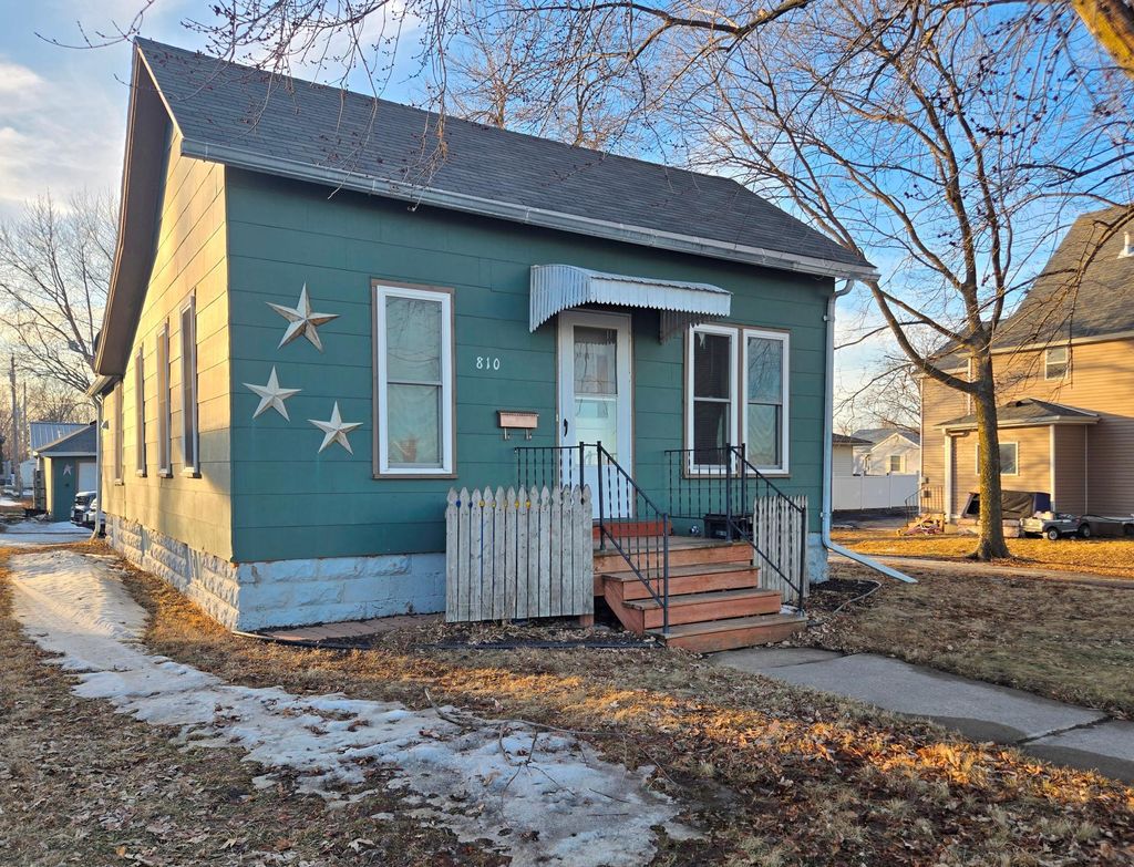 Photo of 810 S Oak Avenue, Owatonna, MN 55060 (MLS # 7021859)