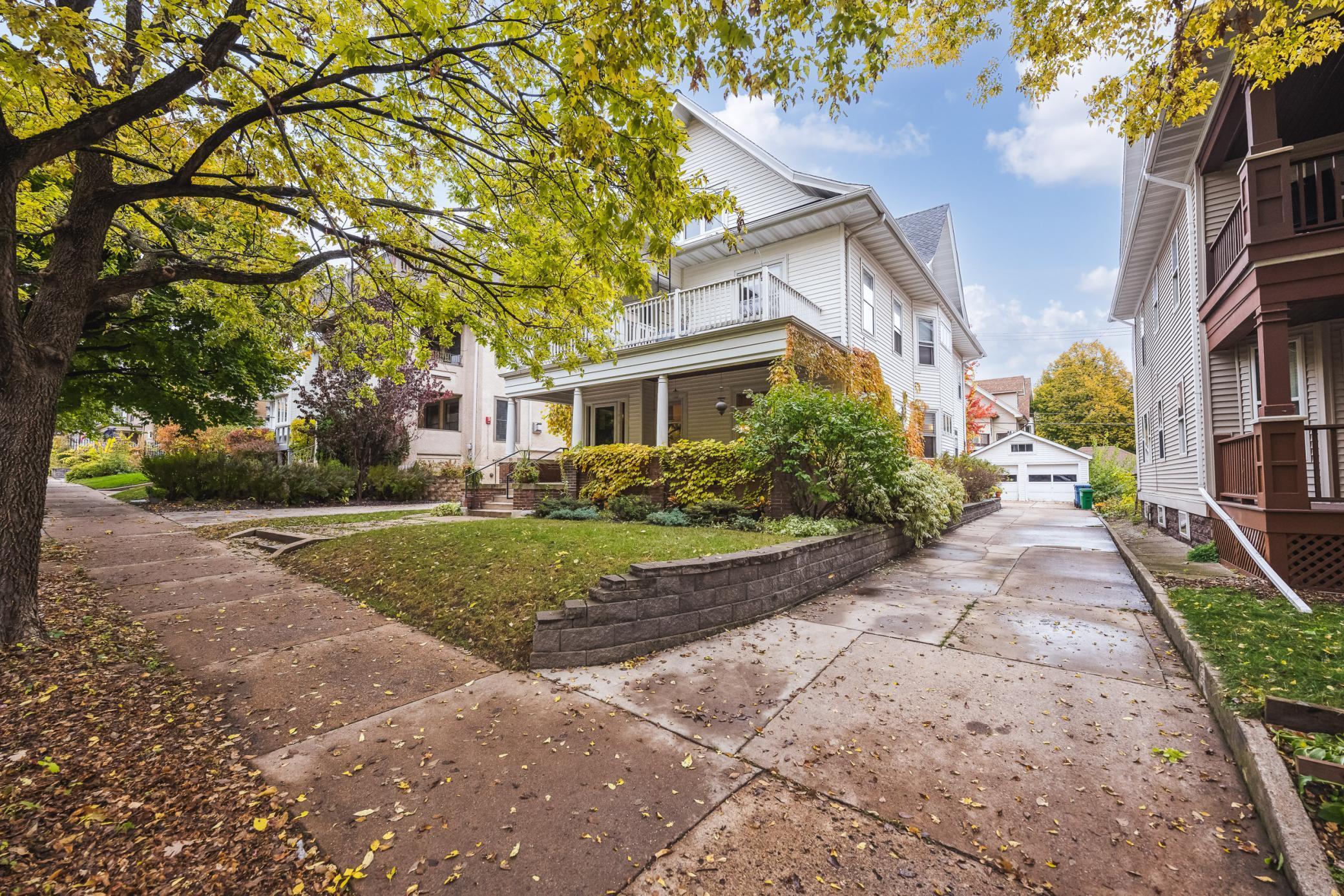 1915 Fremont Avenue S