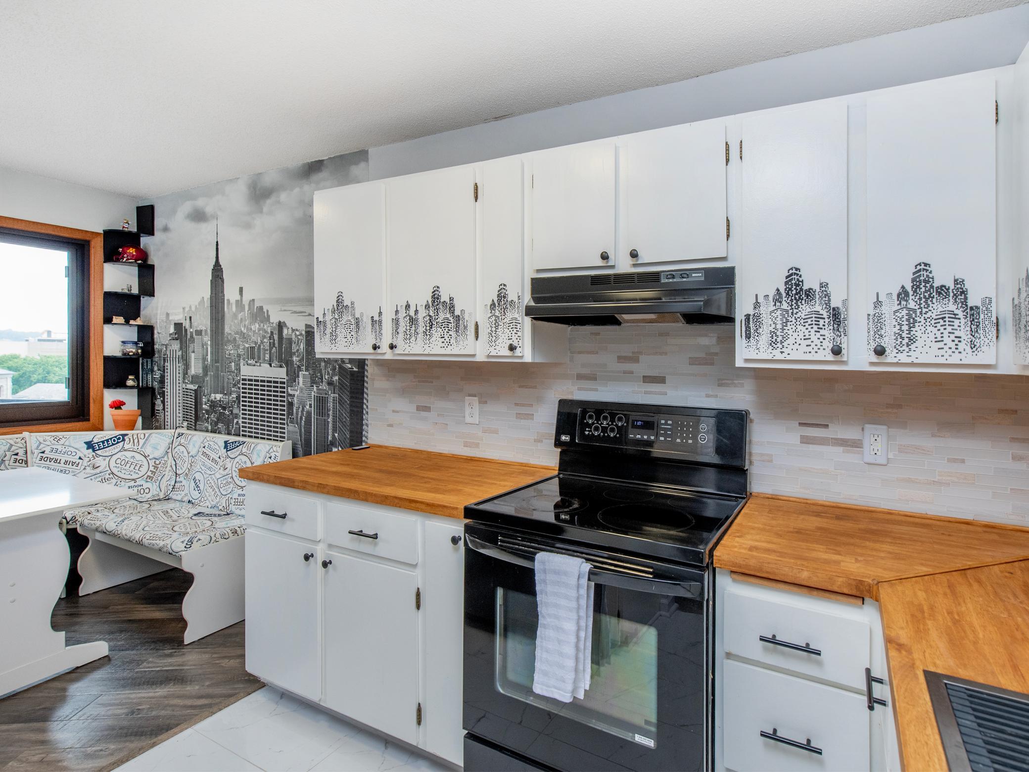 26 10th Street W 709