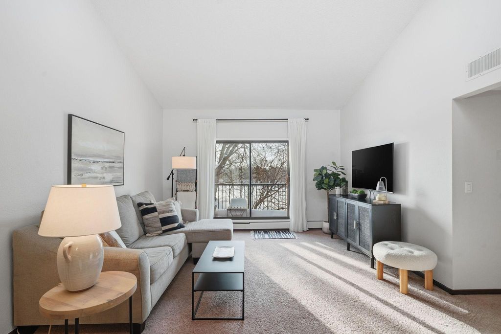 Photo of 2670 Oxford Street N #242, Roseville, MN 55113 (MLS # 7002147)