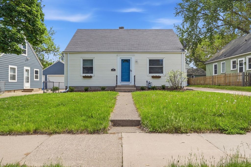 Photo of 1108 Oakdale Avenue, West Saint Paul, MN 55118 (MLS # 7076788)