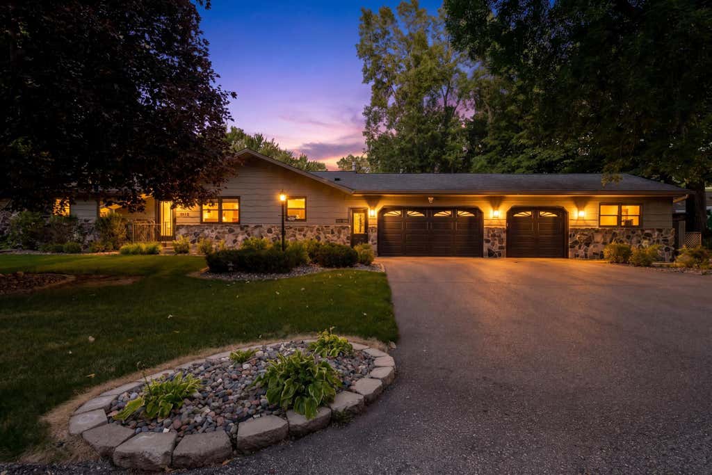 Photo of 6835 Rosemary Road, Eden Prairie, MN 55346 (MLS # 7123121)