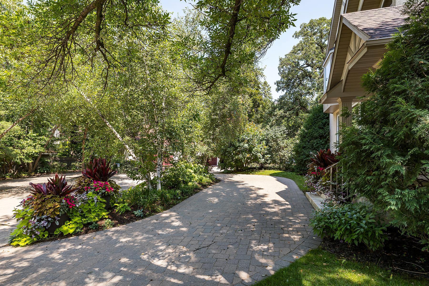 2828 Burnham Boulevard