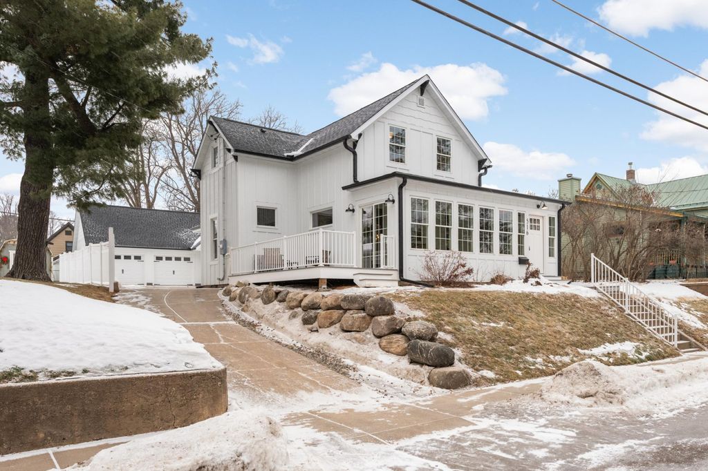 Photo of 516 Laurel Street W, Stillwater, MN 55082 (MLS # 7010153)