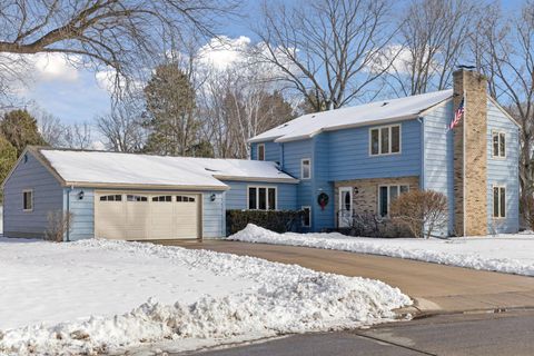 972 Lydia Drive W Roseville MN 55113