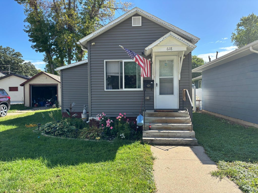 Photo of 618 Freeborn Avenue, Albert Lea, MN 56007 (MLS # 7143459)