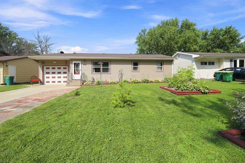 Photo of 912 S 3rd Avenue, Albert Lea, MN 56007 (MLS # 7116543)